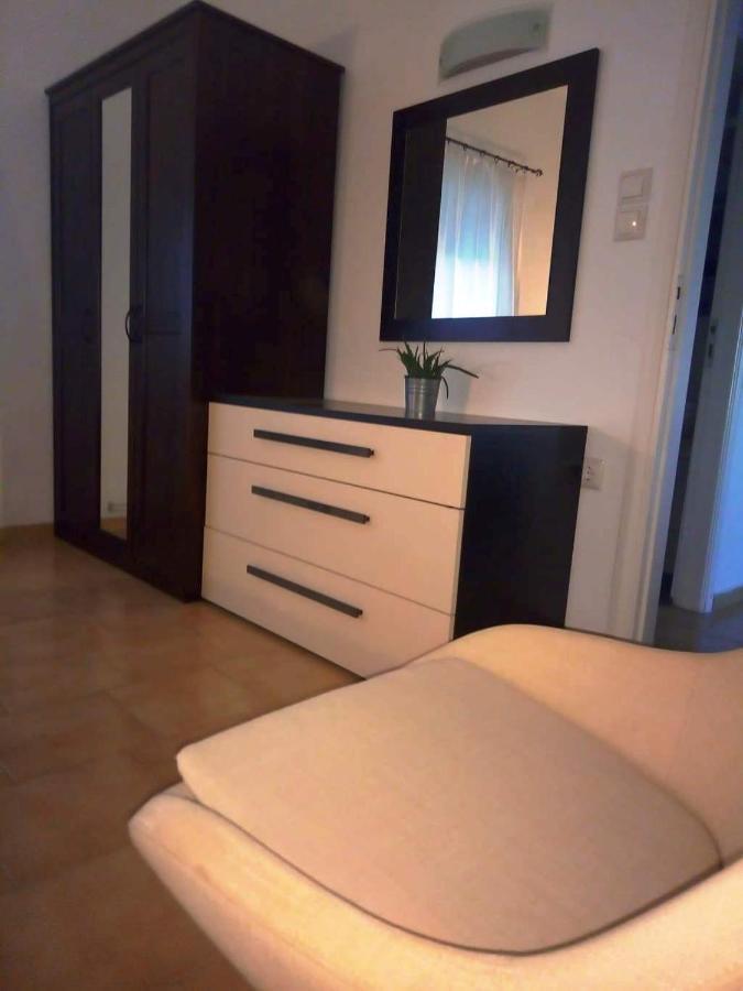 Thea Apartment Agia Marina Eksteriør billede