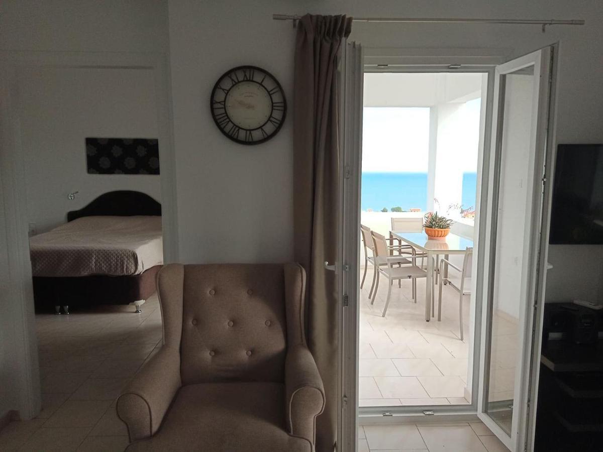 Thea Apartment Agia Marina Eksteriør billede