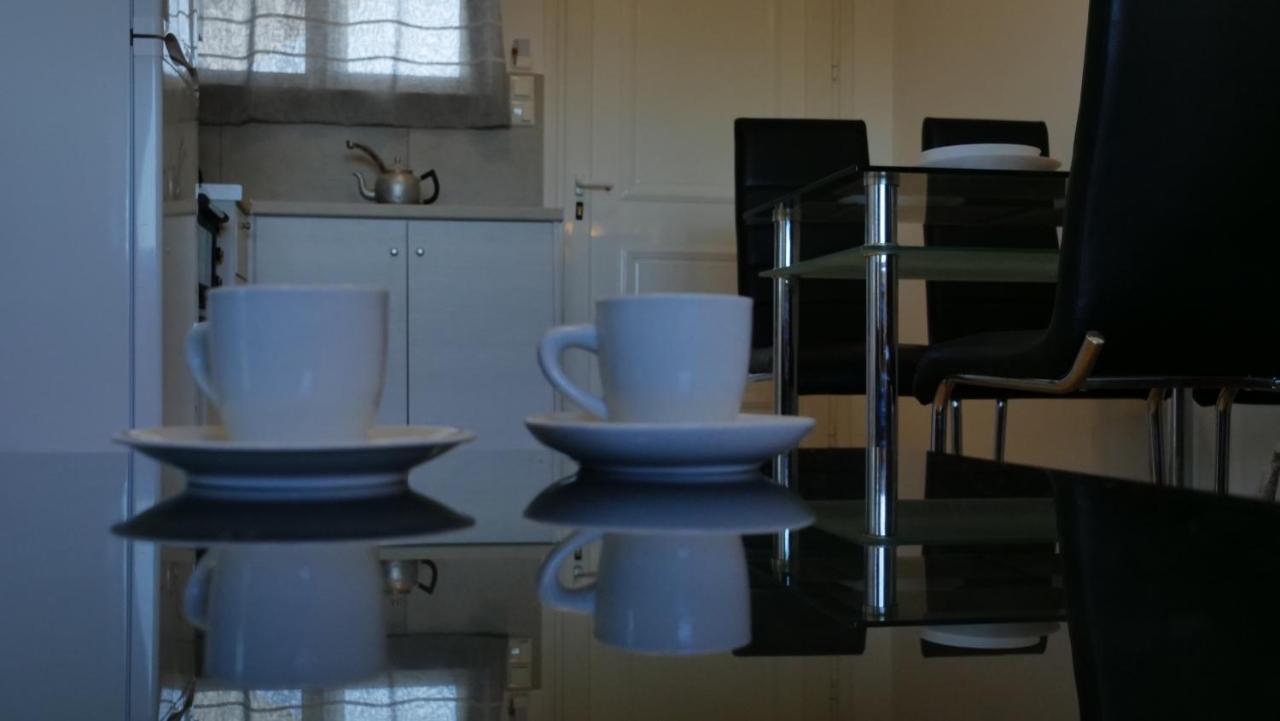 Thea Apartment Agia Marina Eksteriør billede